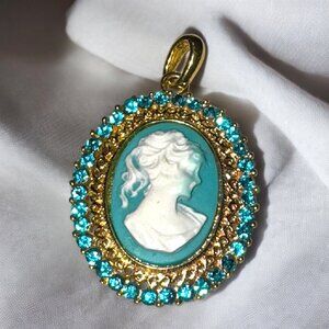 Costume Jewelry Gold Tone Oval Cameo Aqua Colour Pendant READ